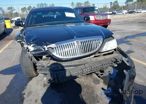 2005 Lincoln Town Car Signature z USA, uszkodzony, nr VIN 1LNHM81W65Y647502